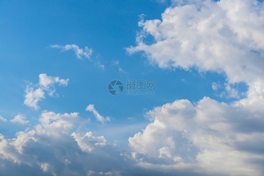 蓝色的天空 云彩飘散天堂环境自由空气天气日光气候气象气氛晴天图片