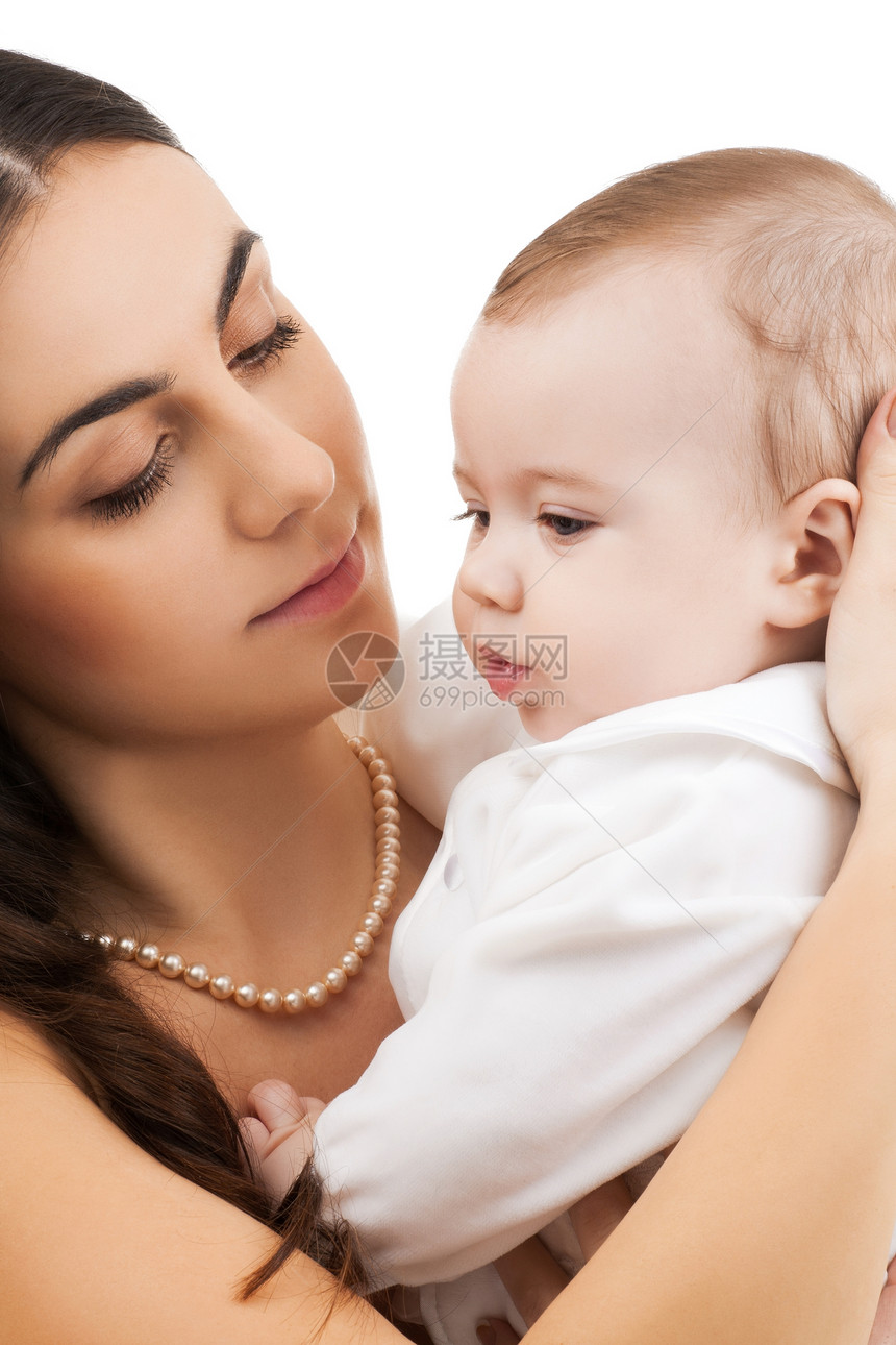 幸福的母亲和可爱的婴儿父母女孩母性拥抱孩子压痛享受女士男生童年图片