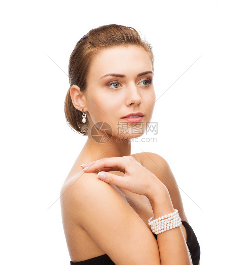 带珍珠耳环和手镯的美丽的女子奢华新娘富裕女性女孩女士配件魅力首饰手腕图片