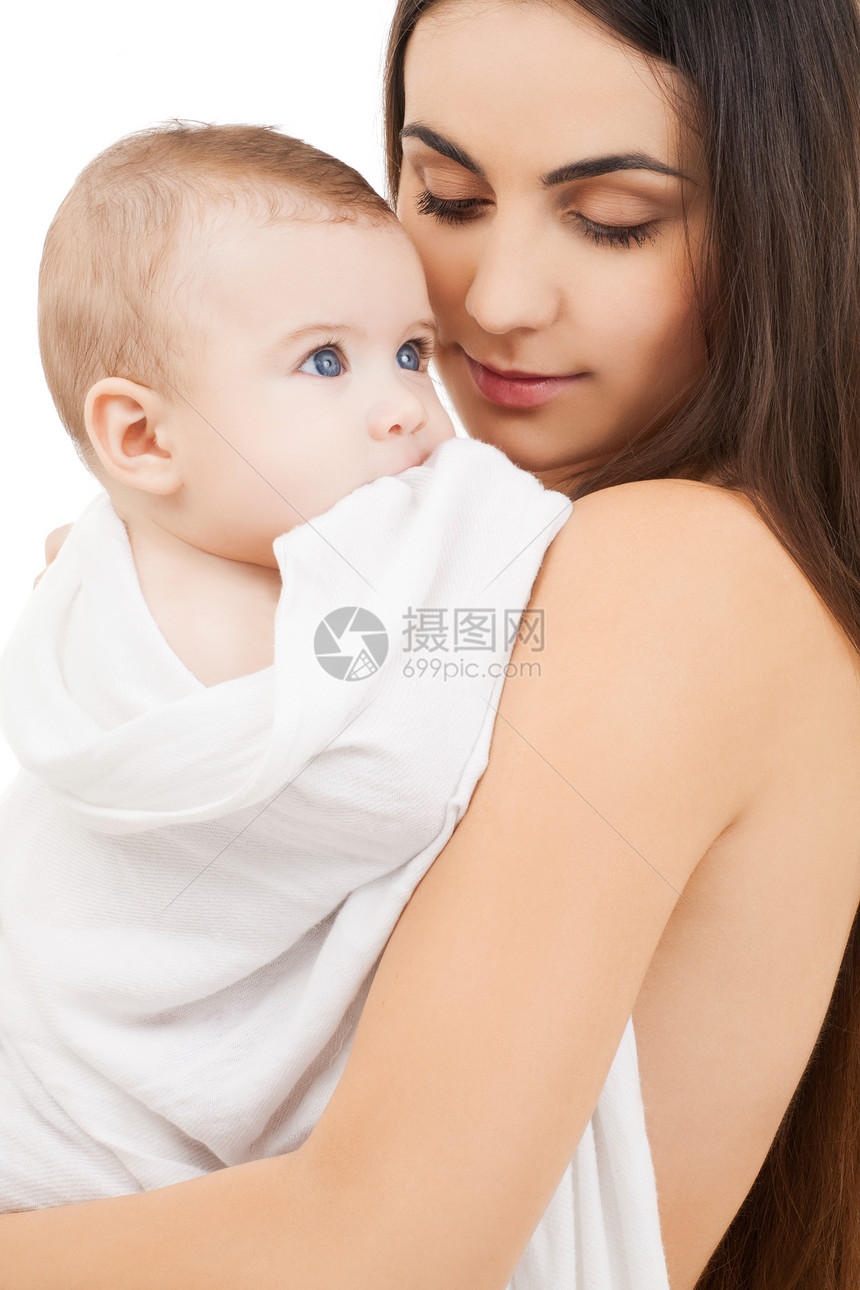 幸福的母亲和可爱的婴儿女孩育儿母性男生女士微笑女儿享受孩子毛巾图片