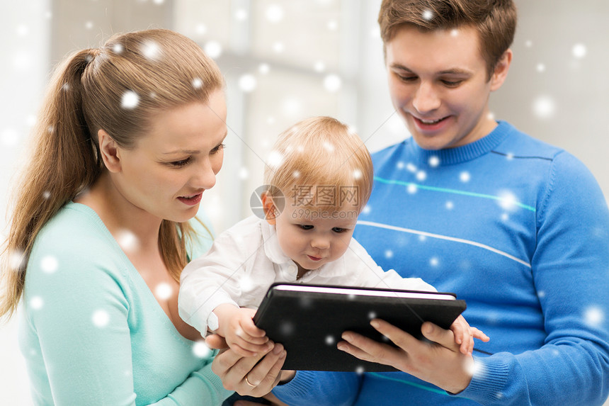 父母和可爱的婴儿与平板电脑Pc育儿游戏童年母性技术女儿女孩身份男生微笑图片