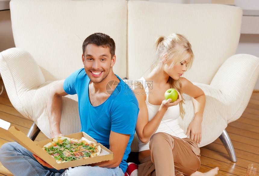 夫妻吃不同的食物丈夫男性女孩维生素女性微笑嫉妒活力愤怒饮食图片
