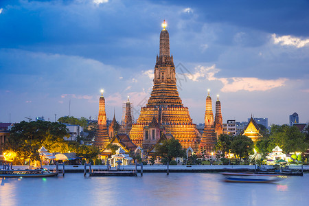 昭披耶Watrun 寺庙 bangkok 泰国宝塔地标佛塔建筑学天空旅行蓝色反射崇拜水平背景