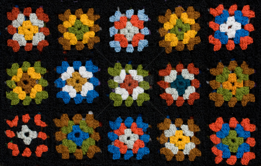 由奶奶广场制作的自制编织长毛毯织物文化家庭手工工艺团体针线活毯子正方形纺织品图片