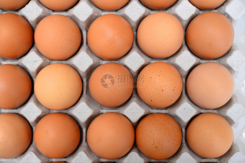 鸡蛋在纸箱里棕蛋乳制品纸盒摄影健康饮食蛋盒食物图片