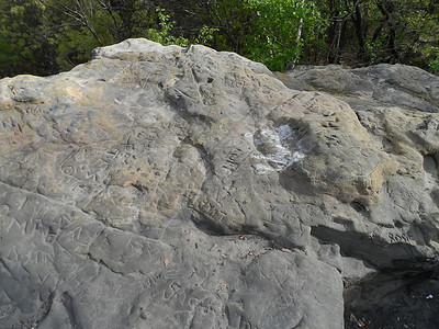 有雕刻的岩石背景图片