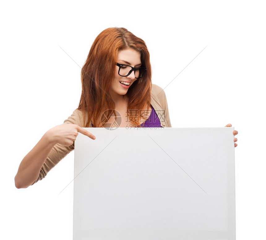 带着眼镜和白白空白板微笑的女孩控制横幅幸福药品手指女性白色诊所广告木板图片