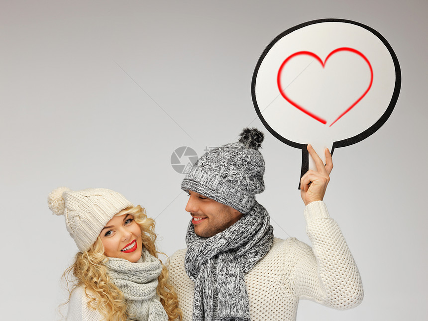 有文字泡泡和心胸的一对夫妇羊毛快乐男性衣服棉被女孩围巾家庭帽子气球图片