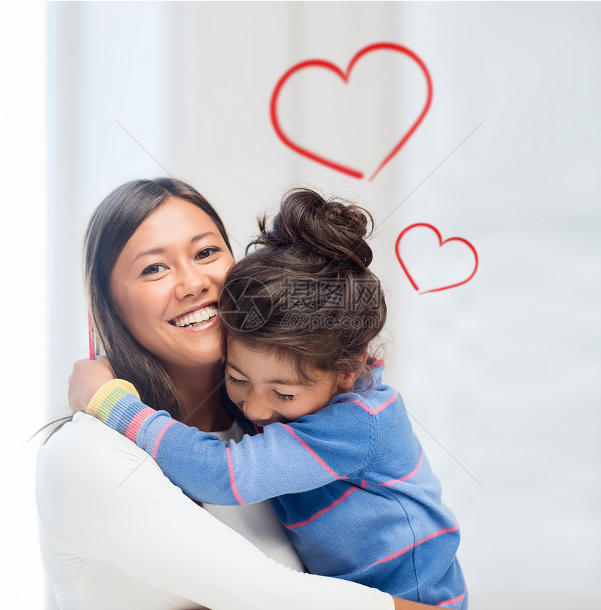 拥抱母亲和女儿童年母性微笑乐趣妈妈幸福妈妈们女士父母孩子图片