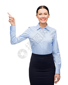 笑着的女士 用她的手指举起微笑广告女性人士商务公告注意力指挥想像力解决方案背景图片