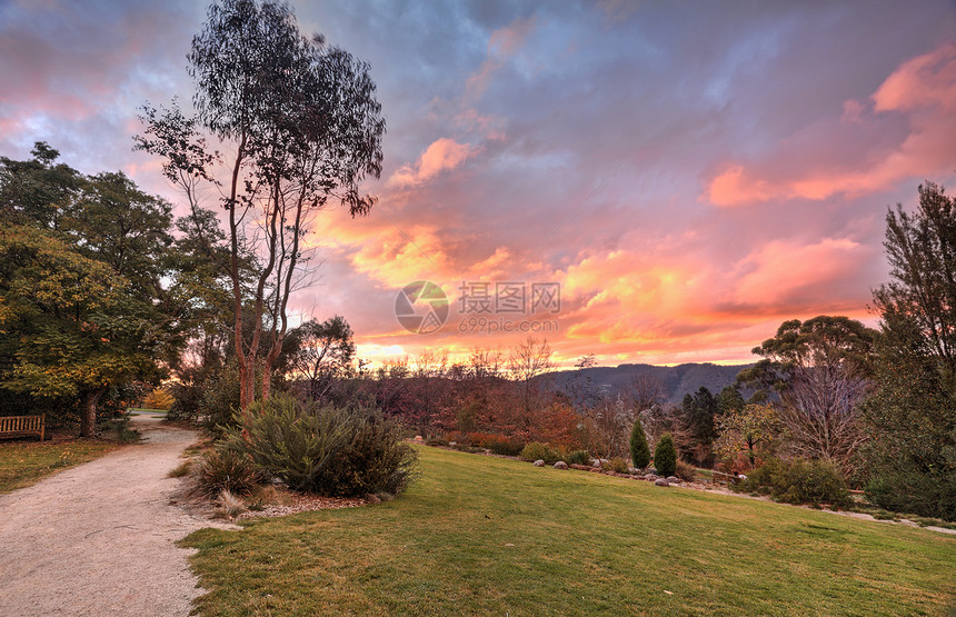 秋天的日落蓝山新南威尔士州澳大利亚图片