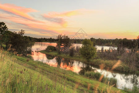 卡斯尔澳大利亚新南威尔士州 潘里特湖上空日落背景