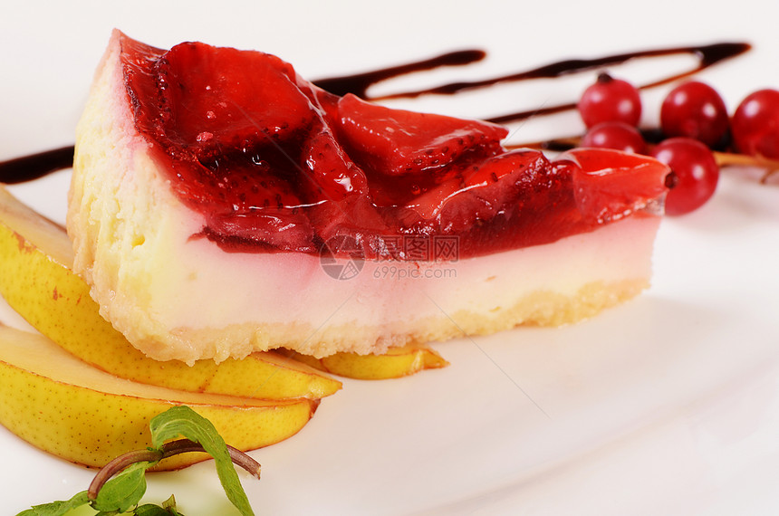 草莓蛋糕饼面团的蛋糕桌子面包盘子馅饼食谱包子水果甜点美食早餐图片