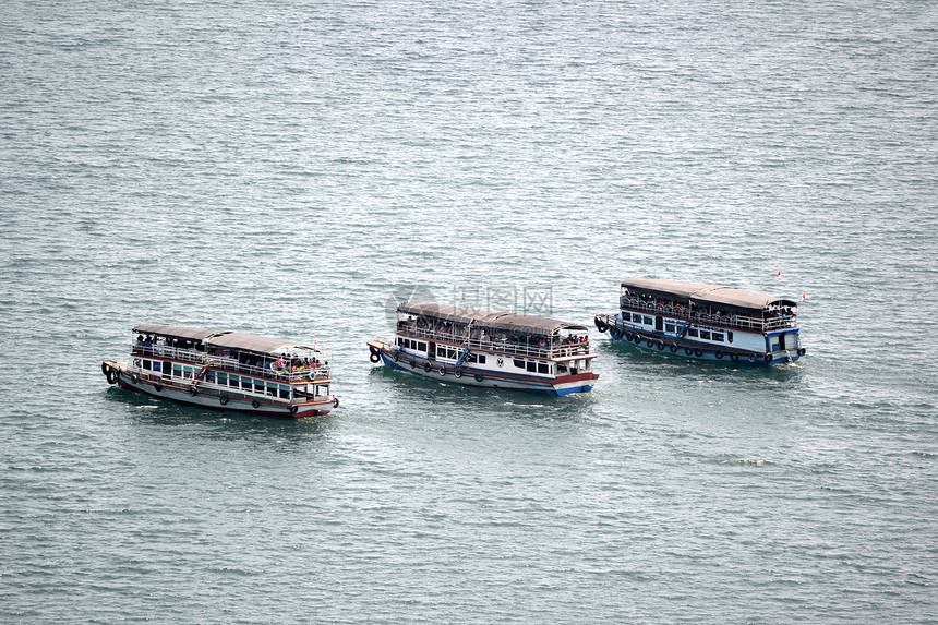 托巴湖渡轮船风景运输鸟羽血管旅行乘客航海图片