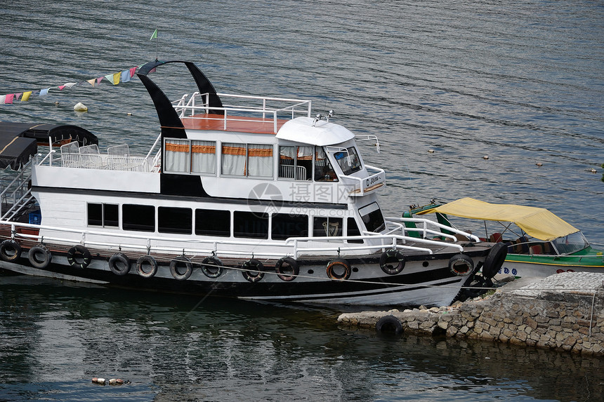 托巴湖渡轮船鸟羽运输旅行血管航海乘客风景图片