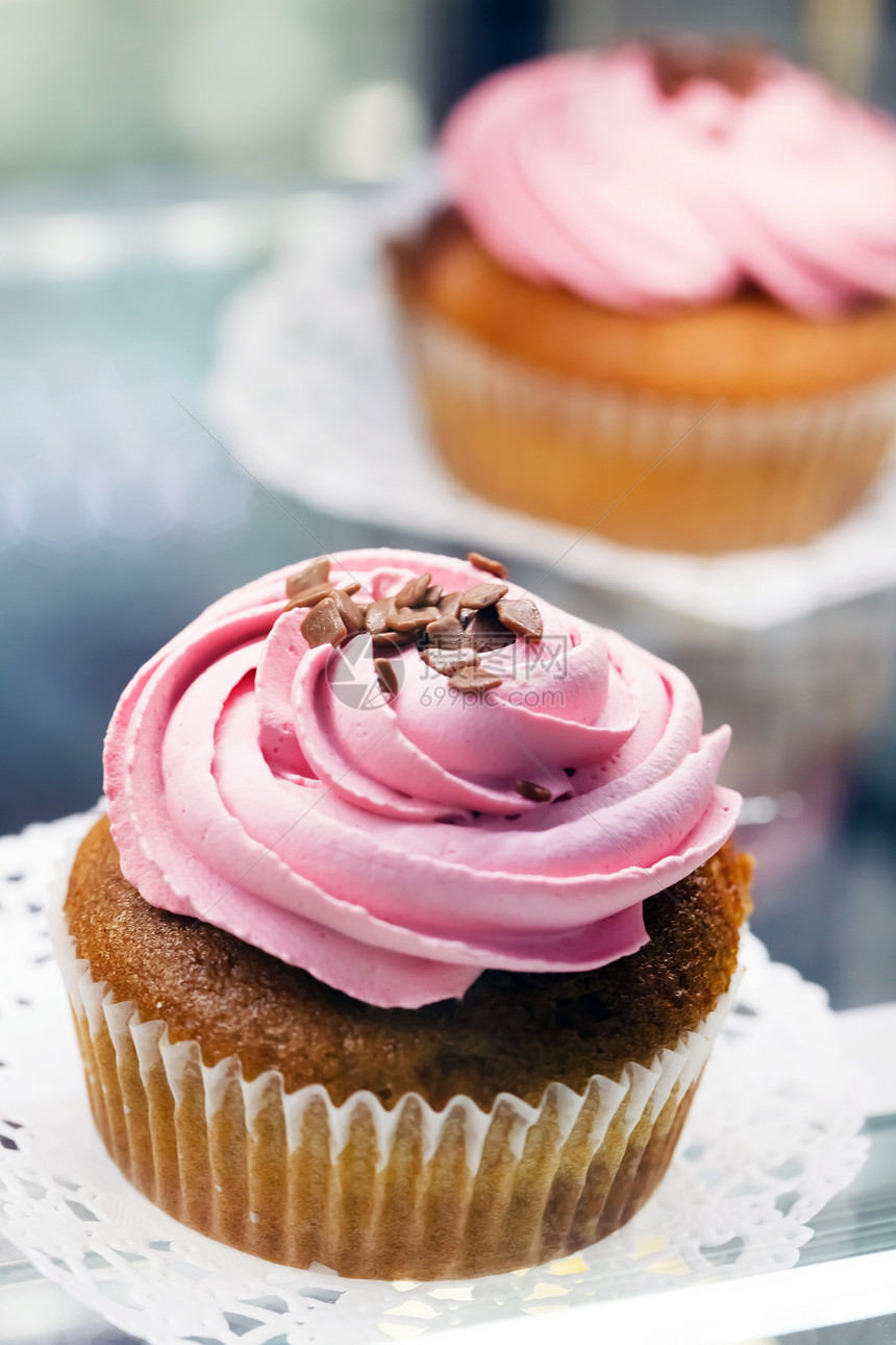 美味小蛋糕粉色蓝色小吃食物装饰鞭打巧克力甜点店铺咖啡店图片