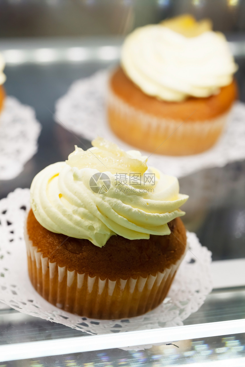美味小蛋糕巧克力粉色黄色奶油小雨装饰甜点店铺小吃食物图片
