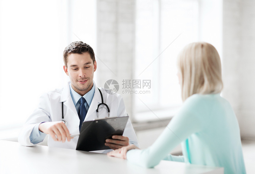 住院病人的医生人数咨询药品心脏病从业者男性职员家庭医疗保险女士医师图片