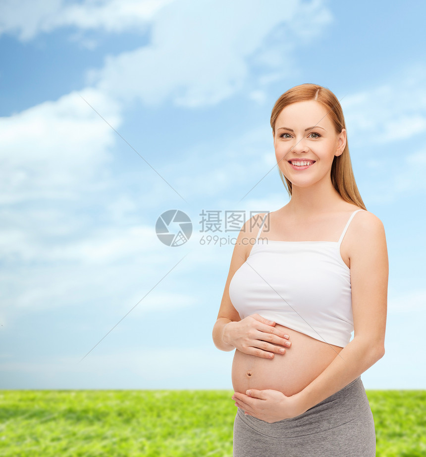 未来幸福的母亲抚摸她的肚子婴儿怀孕父母女士身体女性家庭女孩蓝色孩子图片