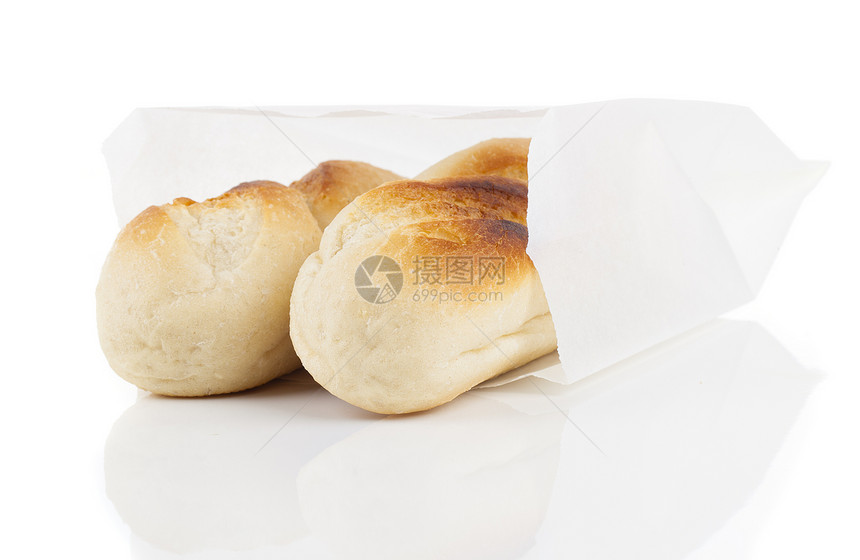 面包包装在一个纸袋里 在白色上被隔开早餐商品市场饮食小麦金子店铺产品包子食物图片