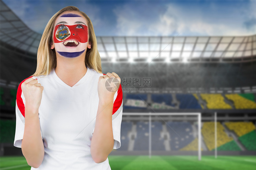 令人兴奋的Costa rica风扇 在脸面涂彩啦啦队体育场金发女郎扇子女性足球头发优胜者运动面漆门柱图片