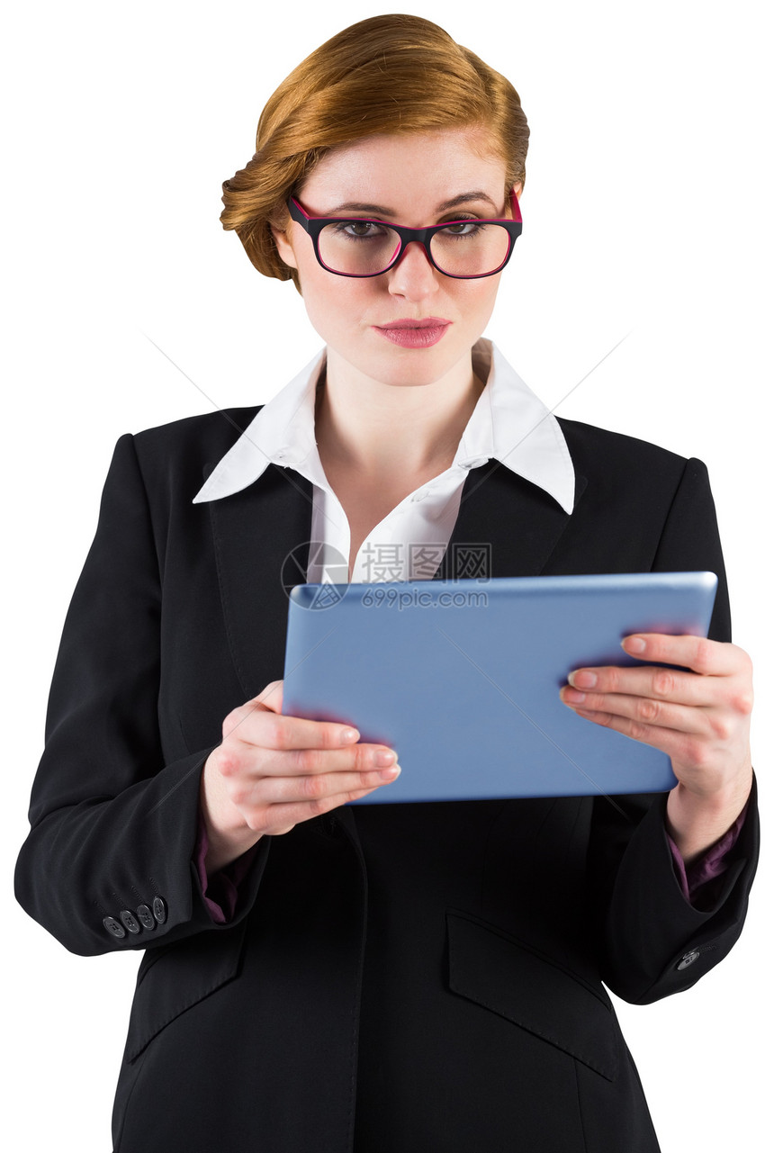 红头女商务人士使用平板电脑药片商务触摸屏专注红发女士眼镜公司商业职业图片