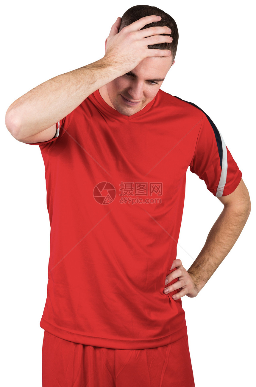 失望的足球运动员向下看运动服白色男人运动男性播放器齿轮活动红色损失图片