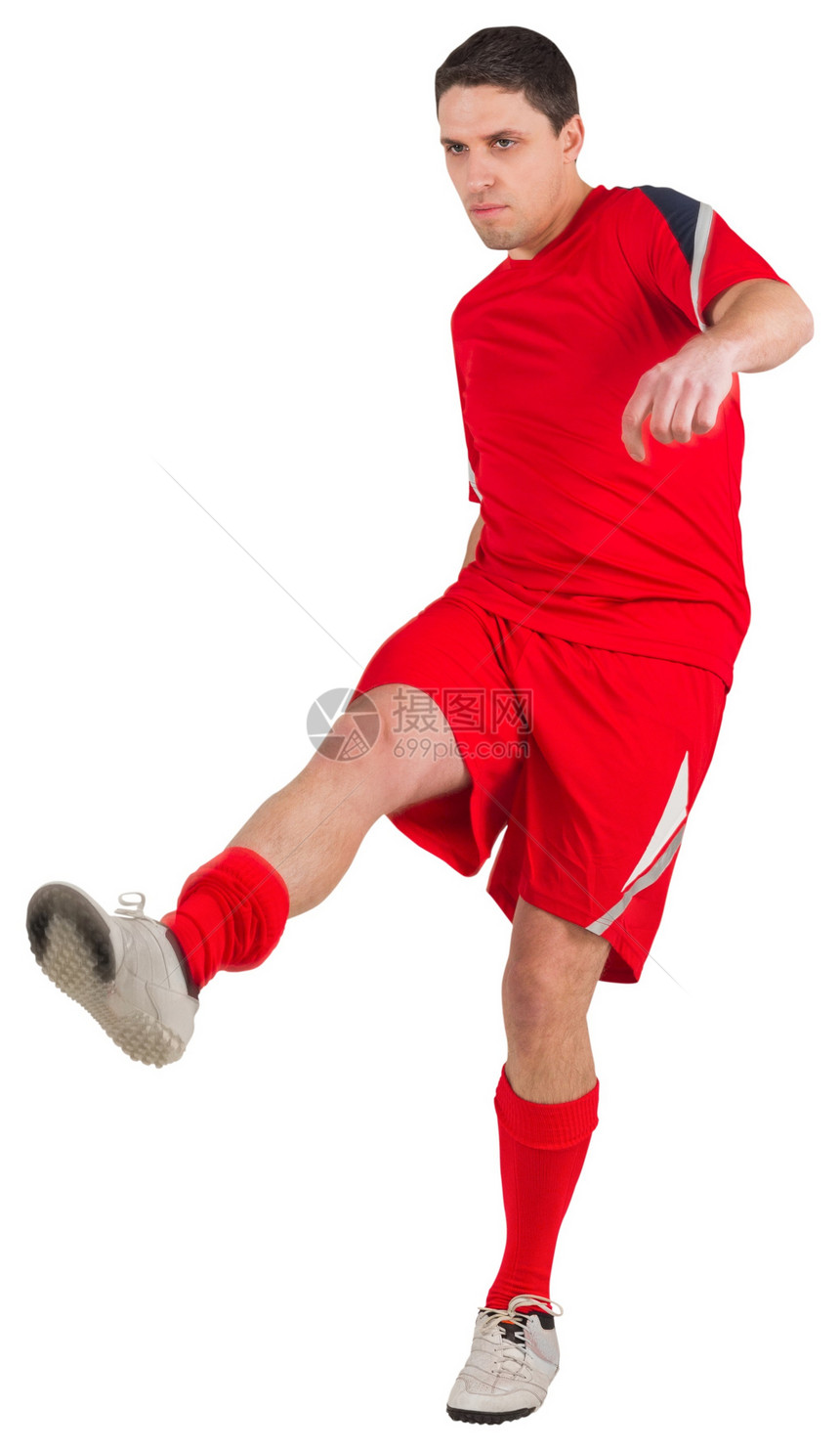 年轻足球运动员踢球男性运动活动播放器齿轮红色运动服男人图片