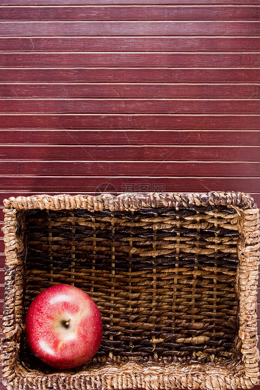 带有苹果的背景背景织物手工植物群水果结构网状材料棕色木头红色图片