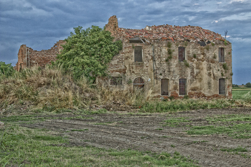 意大利农村被毁坏的农户住房老房子绿色小麦植物天空家园老家农民粮仓农业图片