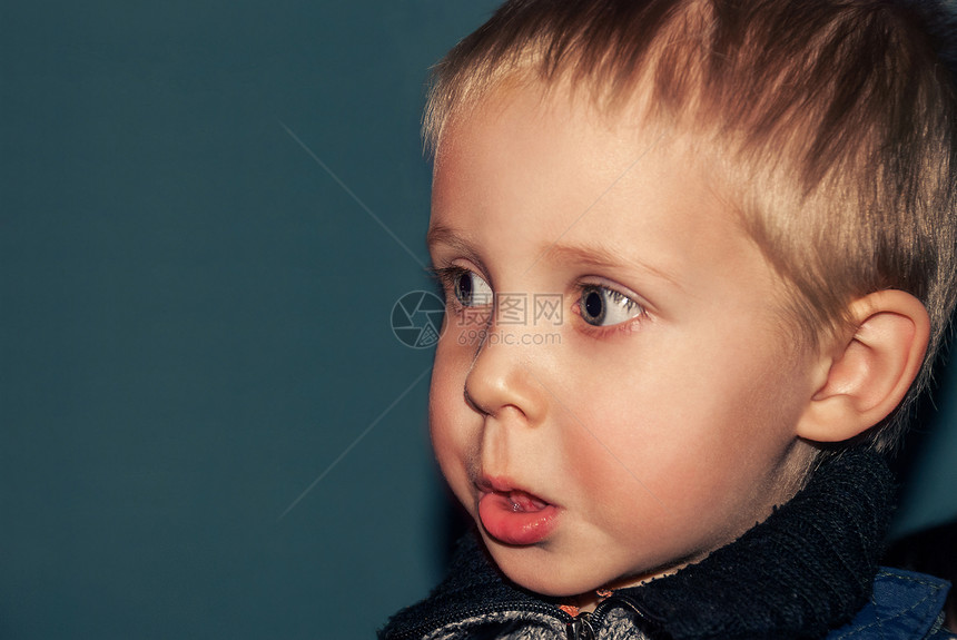 儿童肖像男性乐趣棕色情感喜悦幸福儿子眼睛孩子婴儿图片