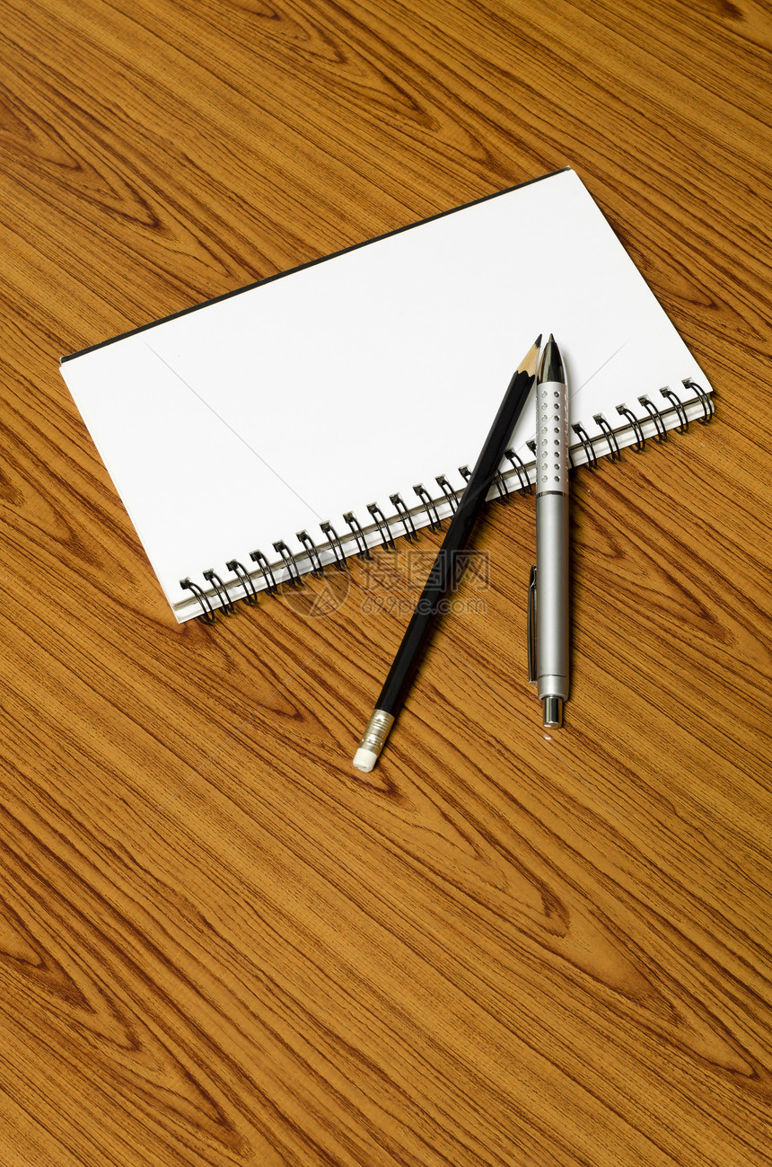 笔记本笔和铅笔日记会议学校螺旋办公室日程文档喷泉笔记教育图片