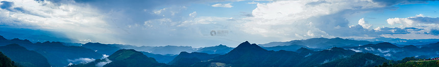 山 森林和天空草地季节场景场地乡村日落爬坡绿色土地丘陵图片