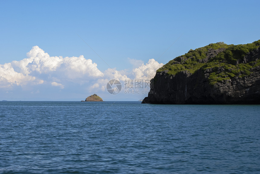 美丽的大海和高云利普支撑天空热带假期缆车海岸珊瑚游客棕榈天堂图片