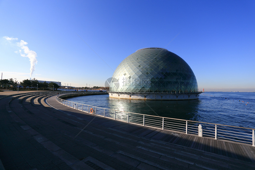 大阪海洋博物馆建筑远景天空阳光圆顶风景图片