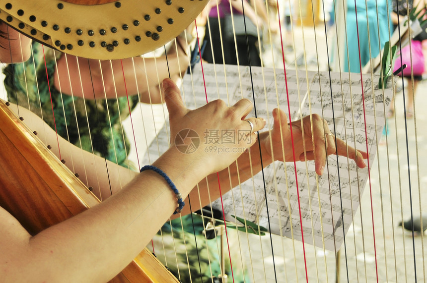 竖琴播放器音乐家字符串女士玩家手指乐队音乐歌曲图片