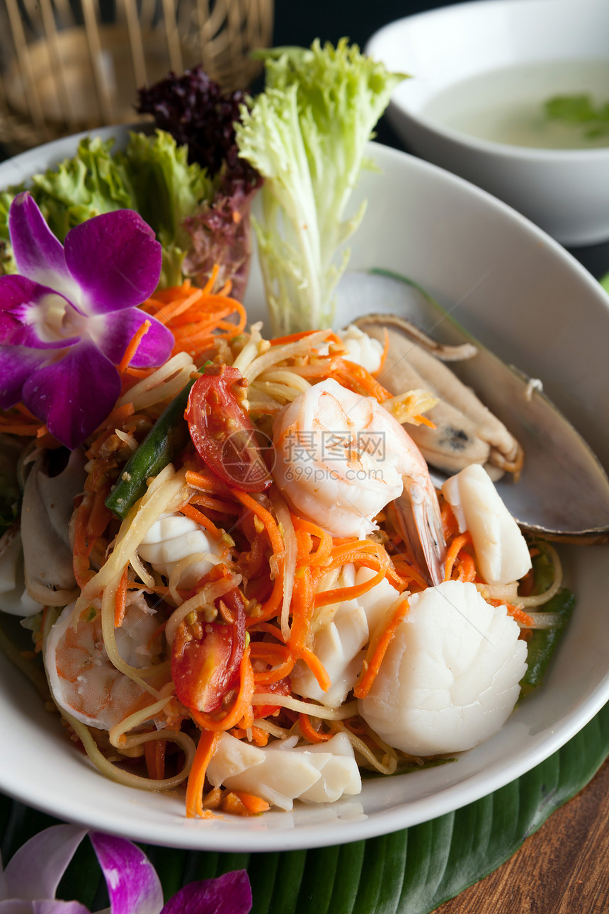 泰国海产食品索姆汤沙拉情调美食营养盘子午餐萝卜海鲜乌贼餐厅异国图片