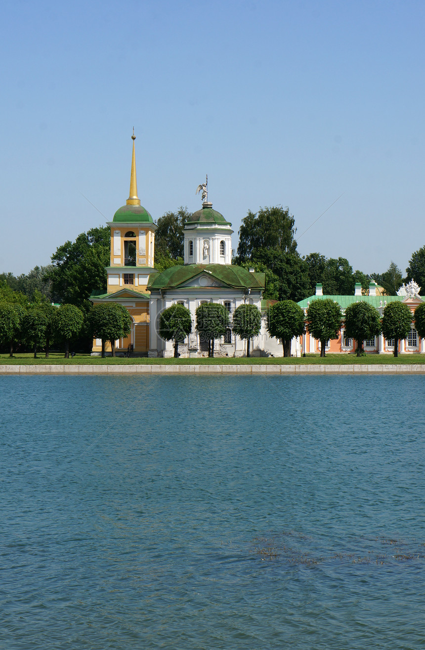 Kuskovo俄罗斯莫斯科地区教会建筑学反射全景奢华贵族历史天空池塘蓝色图片