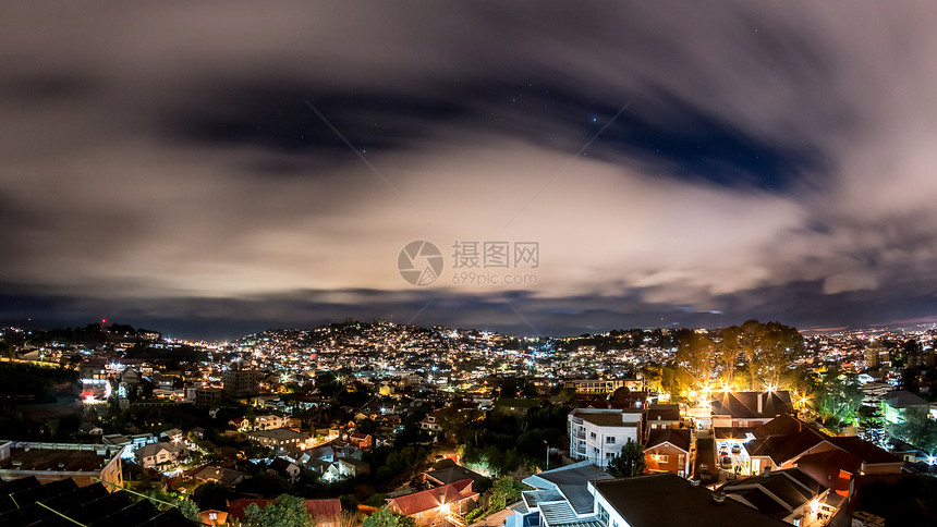 夜幕降临在塔那那利佛景观房子辉光天空鸟瞰图建筑城市建筑学图片