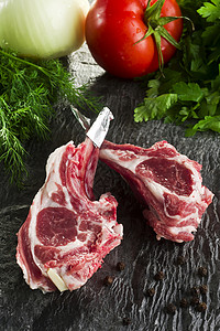 肉羊腿红色羊排炖肉猪排香肠肉块食物白色猪肉背景图片