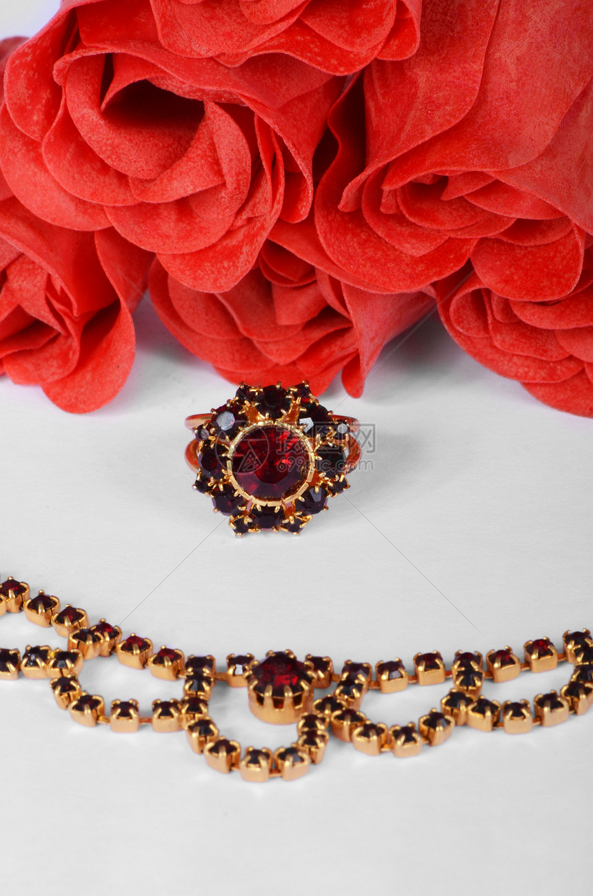 首饰套件奢华项链红色礼物金子宝石戒指石榴石玫瑰耳环图片