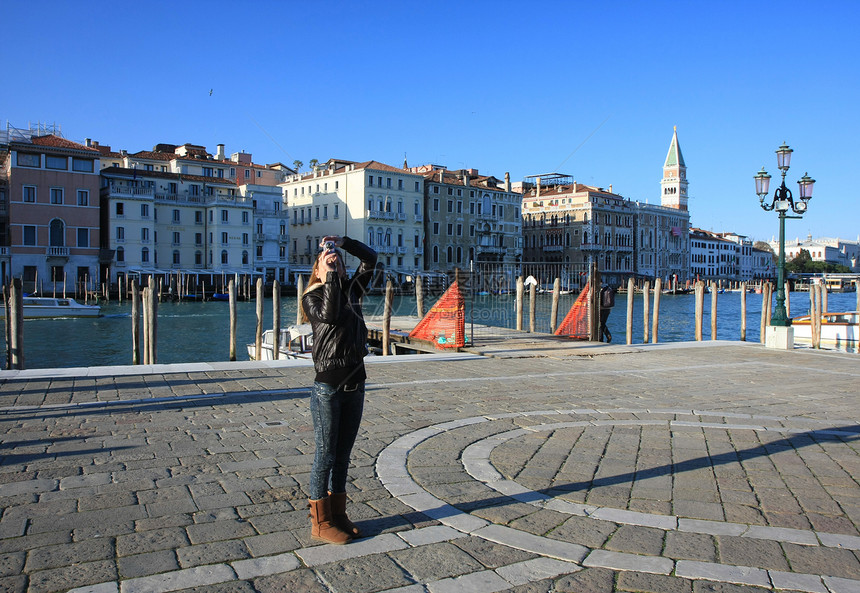 威尼斯假期女孩吸引力建筑学旅行照片微笑女士城市享受图片