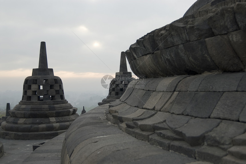 波罗布杜尔旅游航程冒险人心寺庙佛教徒旅行独奏瑜珈火环图片