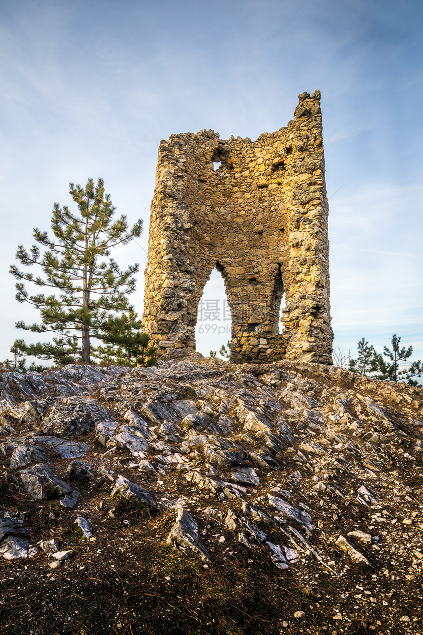 特伦图尔茨地标岩石建筑历史爬坡废墟公园历史性城堡窗户图片