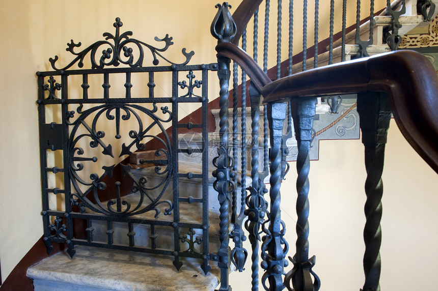 Tercesi 城堡古董螺旋旅行楼梯入口历史旅游建筑学白色金属图片