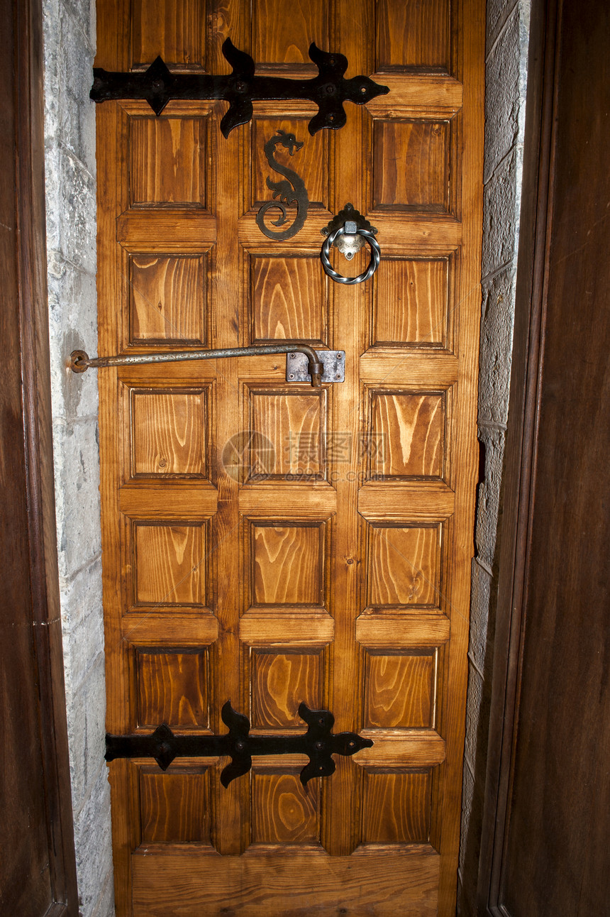 内部特别的 Tercei 城堡古董入口白色金属房子螺旋旅游石头建筑建筑学图片