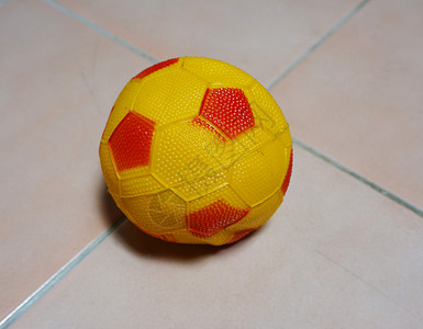 黄色足球球背景图片