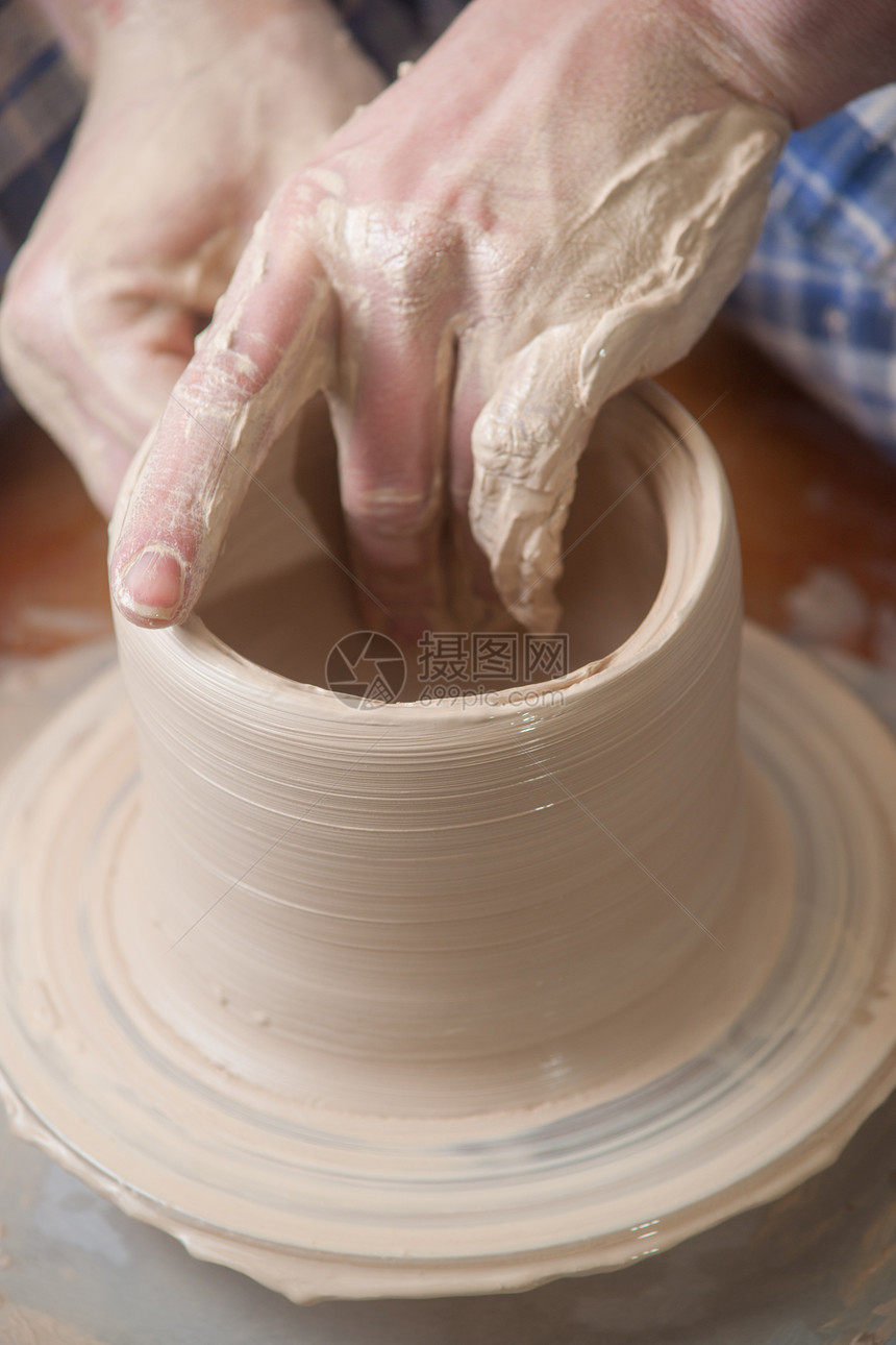 陶匠的手黏土压力旋转水壶工作陶器女士手指陶瓷模具图片