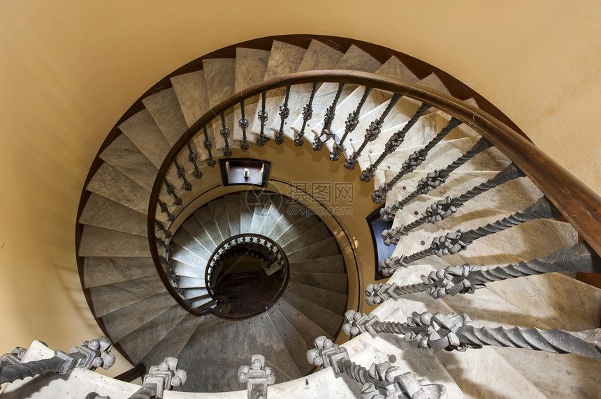 内深细节 Tercesi 城堡古董白色石头螺旋入口楼梯历史旅游建筑学房子图片