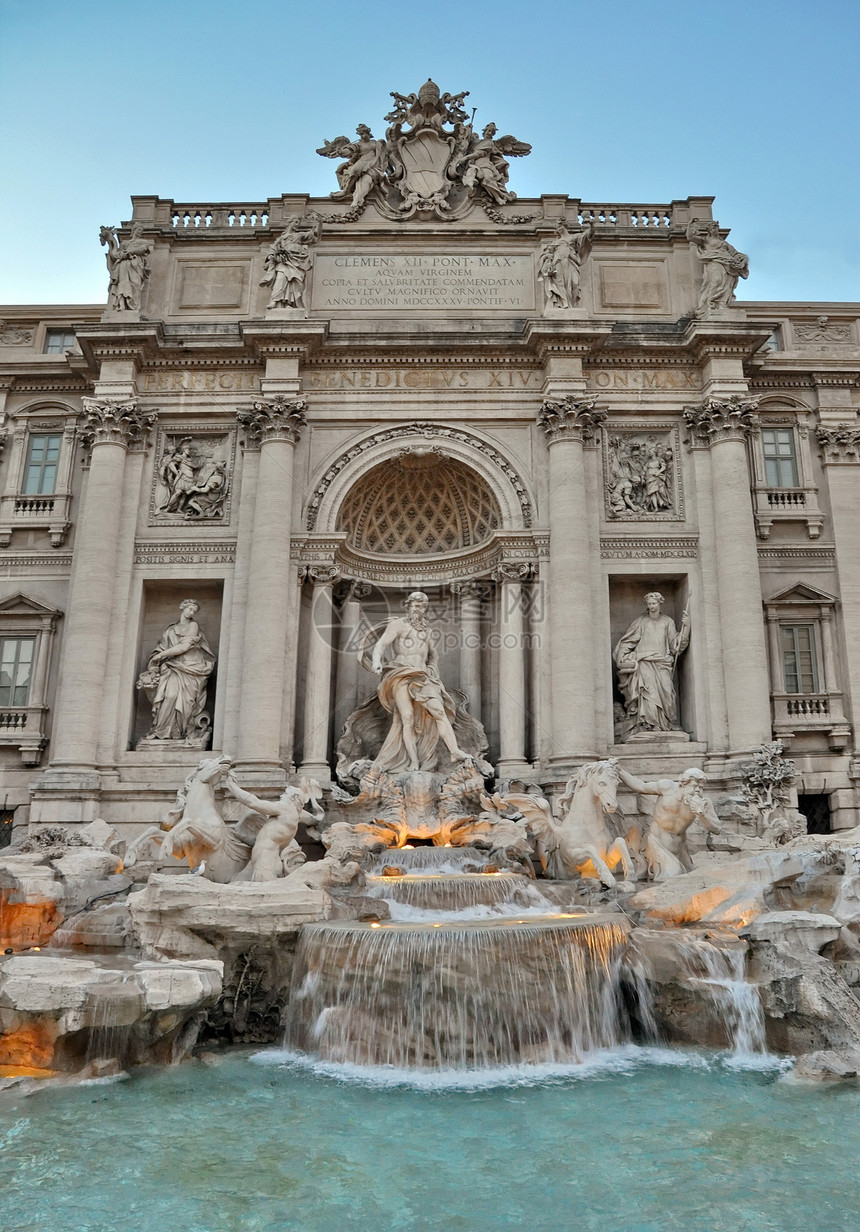 罗马的特雷维喷泉蓝色历史性雕塑柱子旅行文化大理石旅游石头城市图片